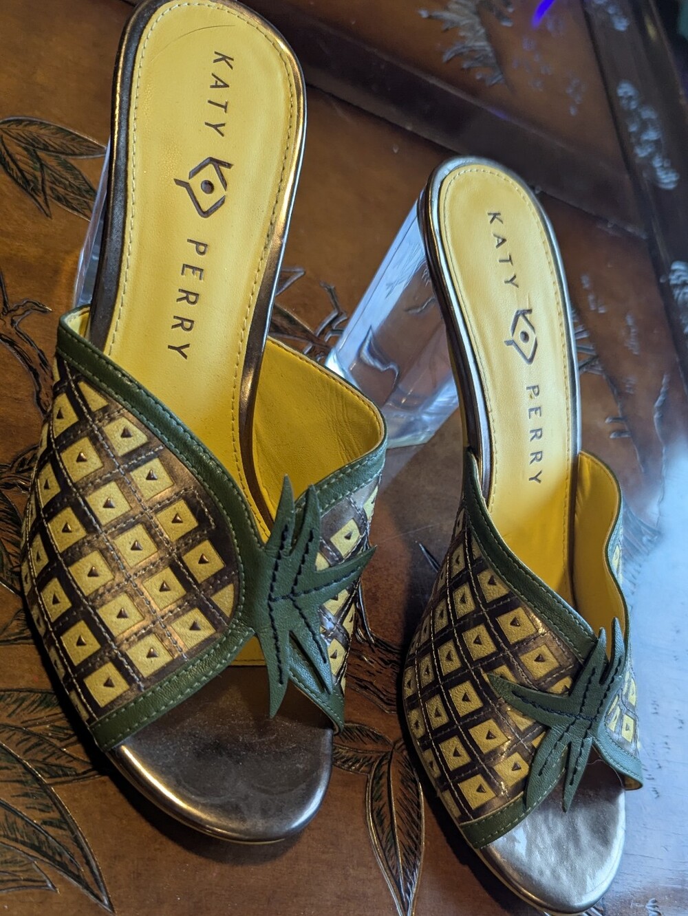 Katy Perry Collections Green & Yellow Pineapple Motif Clear Heel Slides - Picture 4 of 4